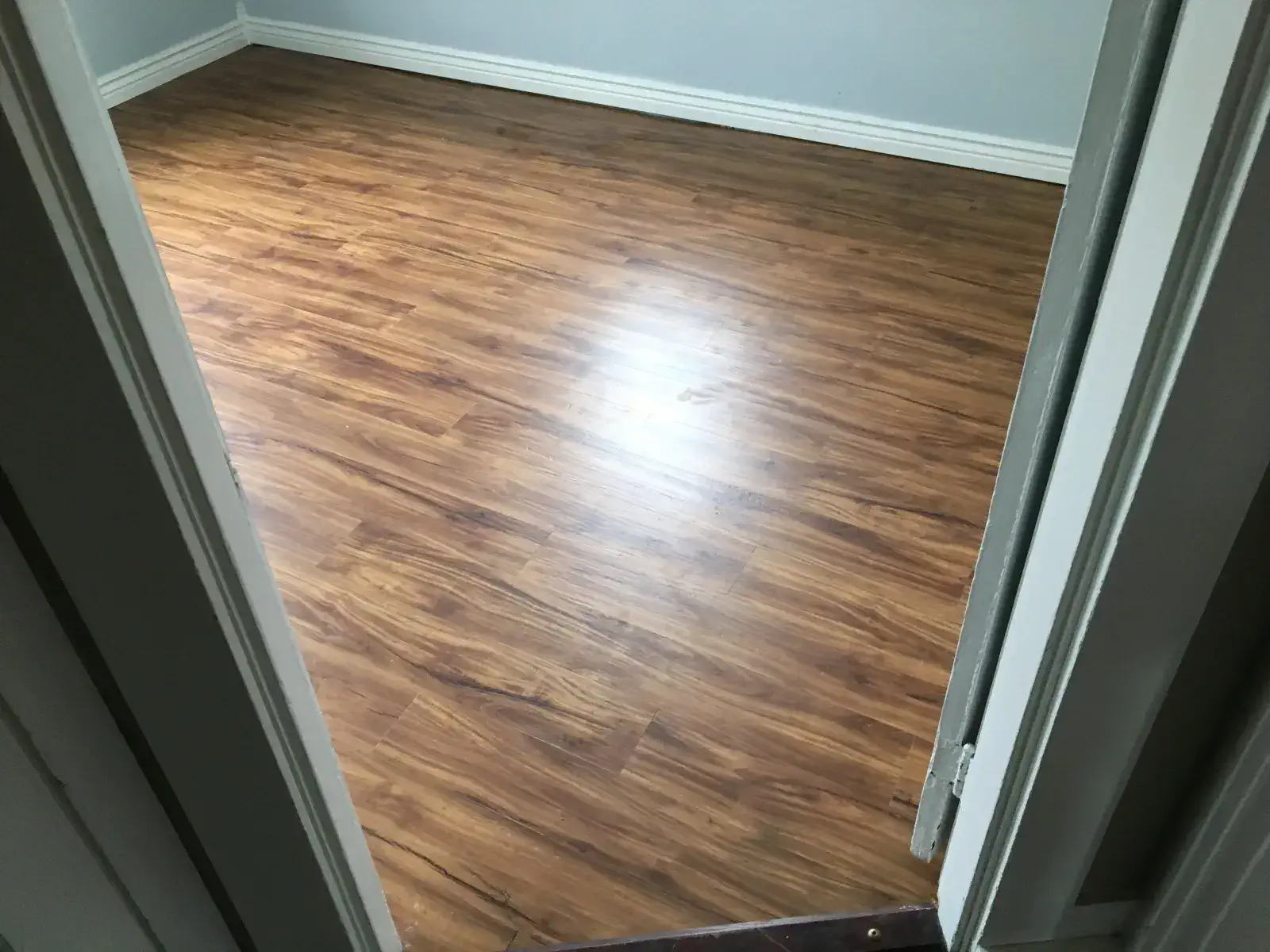 Flooring design with glare